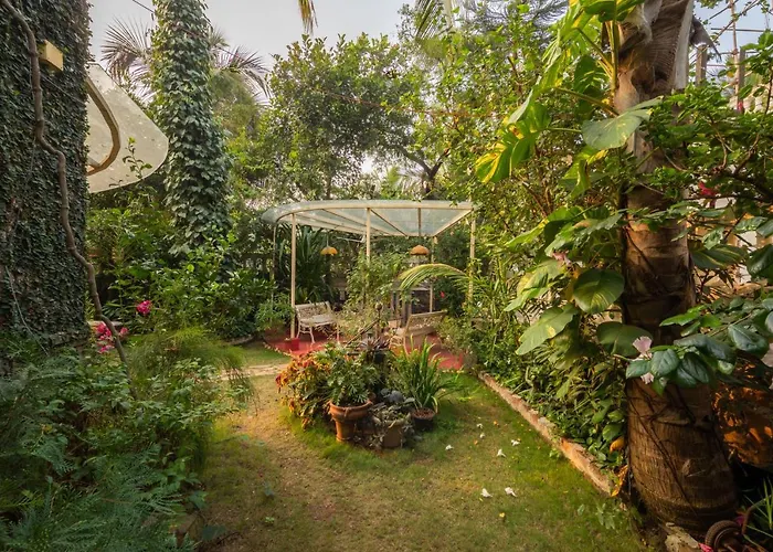 Saffronstays Birdsong - 3Br Pet-Friendly Villa With Lawns, Treetop Terraces, Gazebo Dining & Tennis Court Mumbai