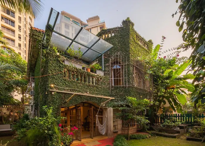 Saffronstays Birdsong - 3Br Pet-Friendly Villa With Lawns, Treetop Terraces, Gazebo Dining & Tennis Court Mumbai